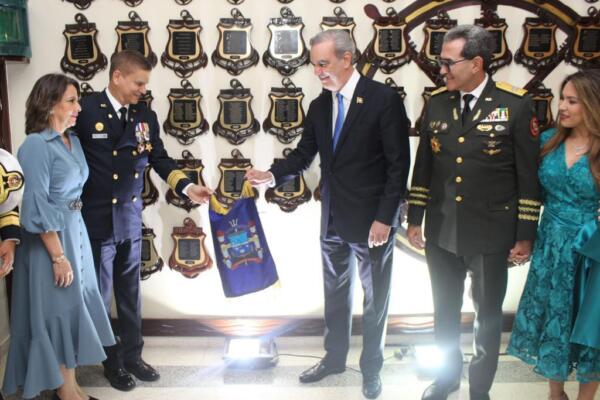 El presidente durante la graduación de la LXXII Promoción de  Guardiamarinas. (Foto:  Fuente Externa)