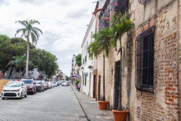 Tramos cerrados en la Zona Colonial por trabajos de remozamiento. Fuente: externa.