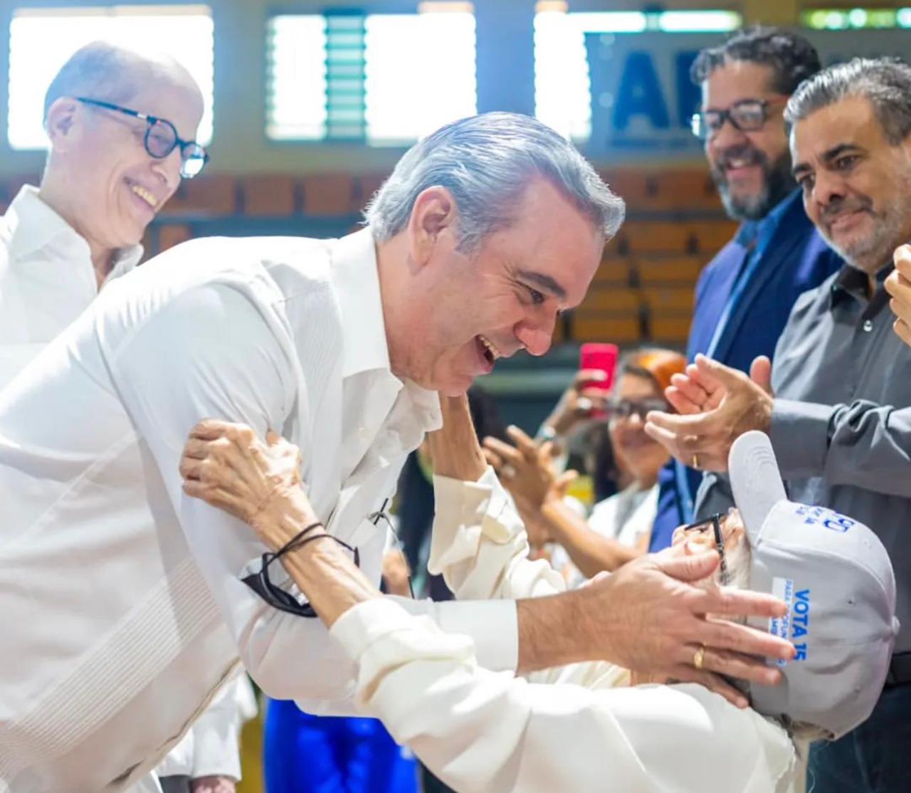Luis Abinader ganaría en primera vuelta con el 58.2% de los votos. (CDN digital).
