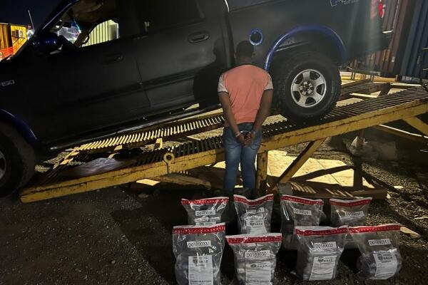 Paquetes de cocaína ocupados en tanque de gasolina. / Fuente externa.