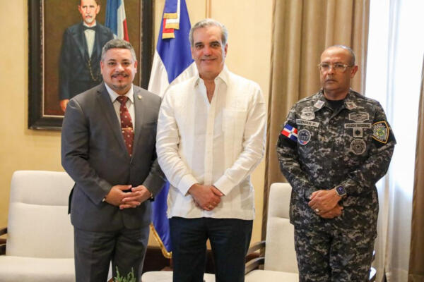 Luis Abinader recibe a Edward Caban, Comisionado de la Policía de Nueva York. Fuente: externa.