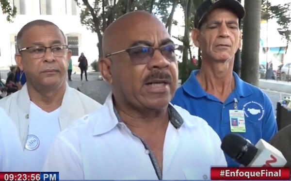 Juntas de vecinos de Santiago reclaman bonos navideños.(CDN digital).