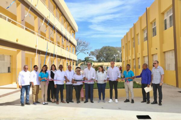 Inauguración de Liceo Ana Cristina Farías Méndez. / Fuente interna.
