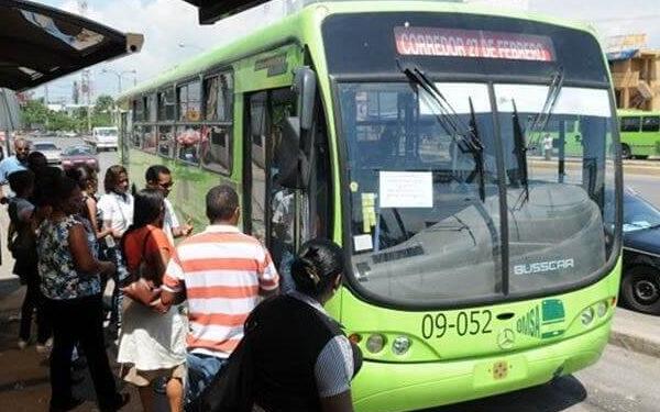 Usuarios abordando la OMSA. (Foto: Fuente Externa)