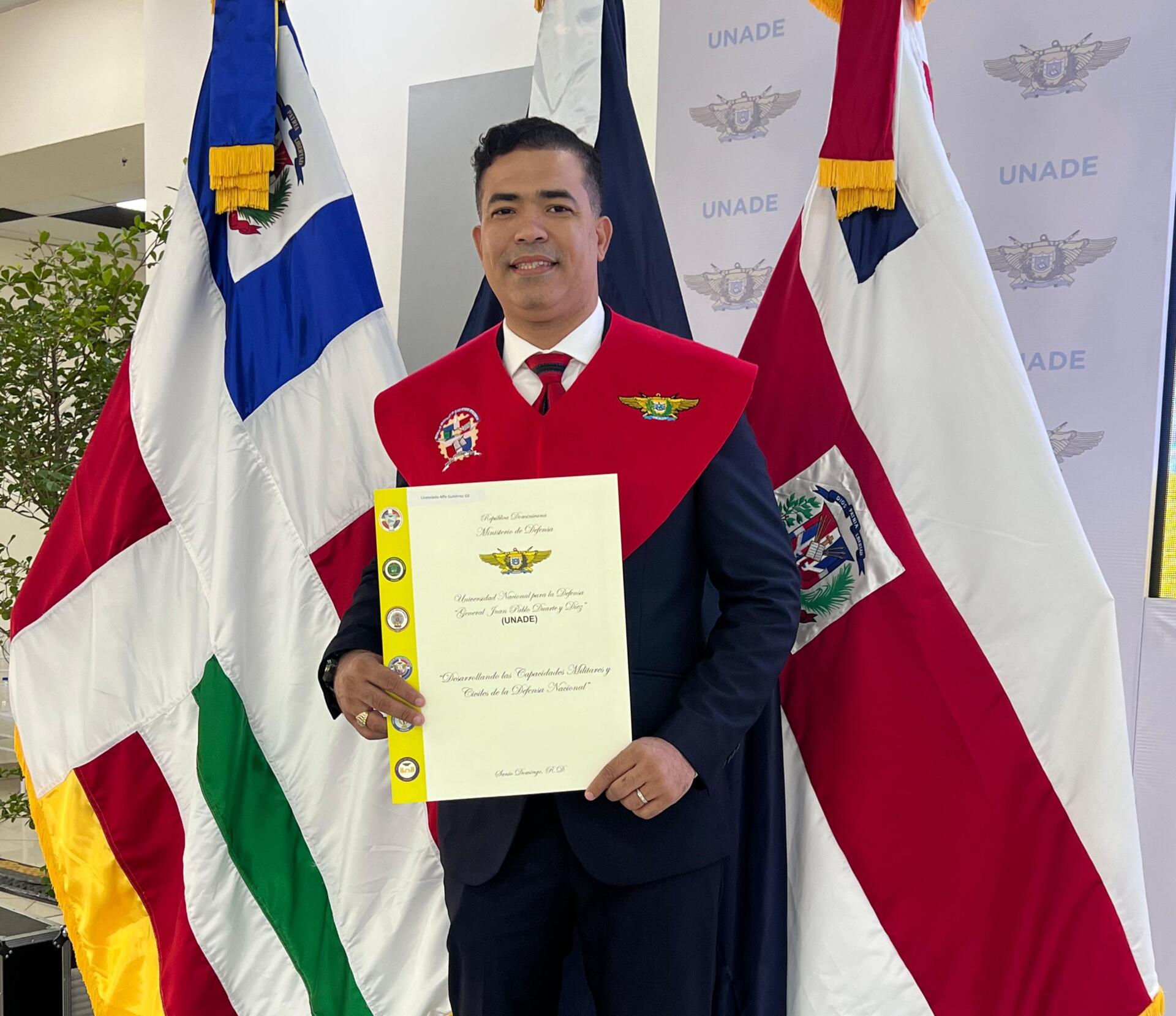 UNADE gradúa 53 nuevos Magísteres en Seguridad y Defensa Nacional