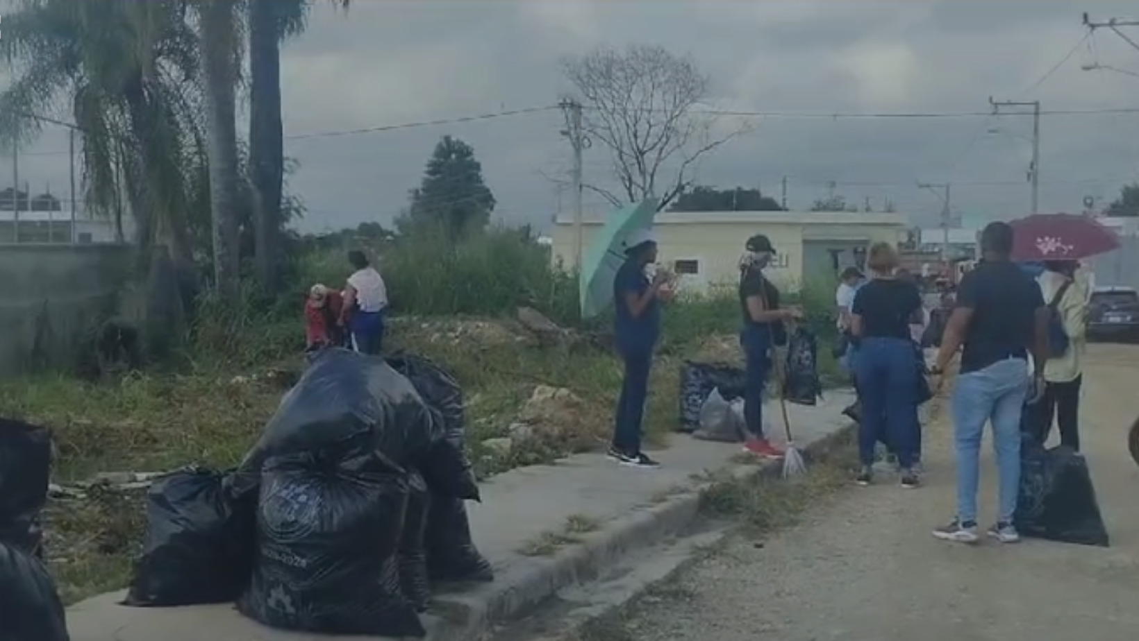 Jornada de limpieza en Los Alcarrizos. Foto: Fuente externa
