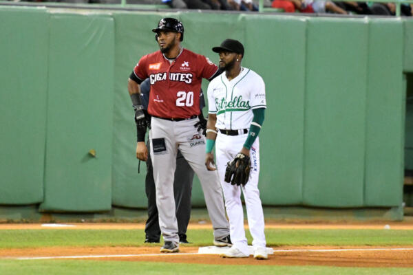 Gigantes superan 10-4 a Estrellas en continuación de la semifinal