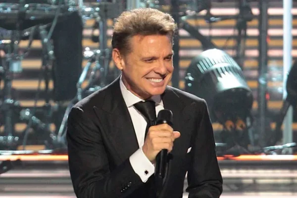 Cantante mexicano Luis Miguel durante concierto en la ciudad de México. (foto: fuente externa)