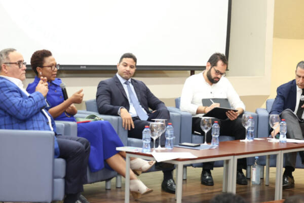 Conversatorio sobre el derecho a la libertad de expresión, realizado por la PUCMM. (Foto: fuente externa) 