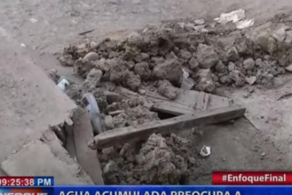Denuncian agua acumuladas en Herrera. (Foto: CDN) 