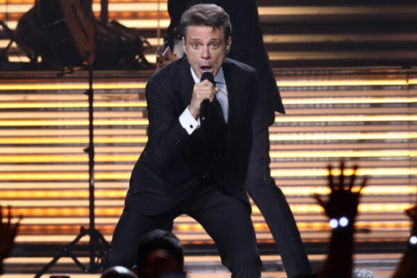 El cantante mexicano, Luis Miguel durante su presentación en el Estadio Olímpico Félix Sánchez. Foto: Fuente externa