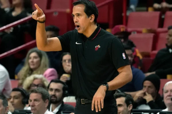 El dirigente de Miami Heat, Spoelstra, estaba en el último año de su contrato anterior con el conjunto de la conferencia Este de la NBA.