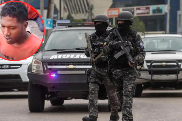 Miembros de la policía de ecuador y uno de los detenidos. FOTO: CDN Digital 