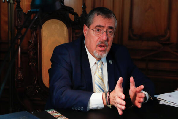 El presidente de Guatemala, Bernardo Arévalo de León, fue registrado este jueves, 25 de enero, durante una entrevista con EFE, en Ciudad de Guatemala. Foto: fuente externa.