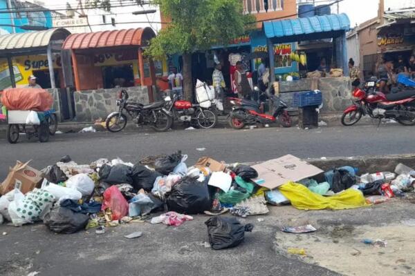 Cumulo de basura en el sector Los Guandules de Santo Domingo, Foto: fuente CDN Digital.
