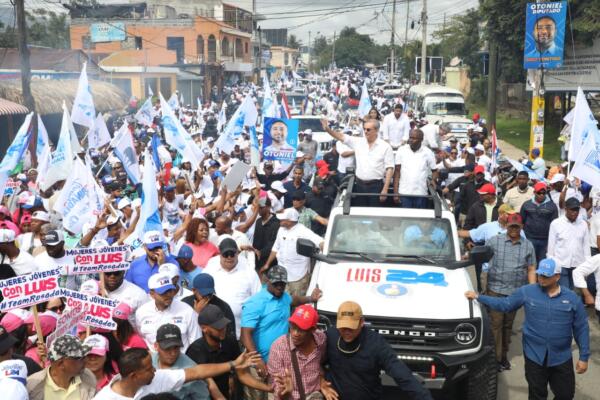En caravanas, Abinader recorre Villa Altagracia, El Carril, Haina y San Cristóbal  (Foto: fuente externa)