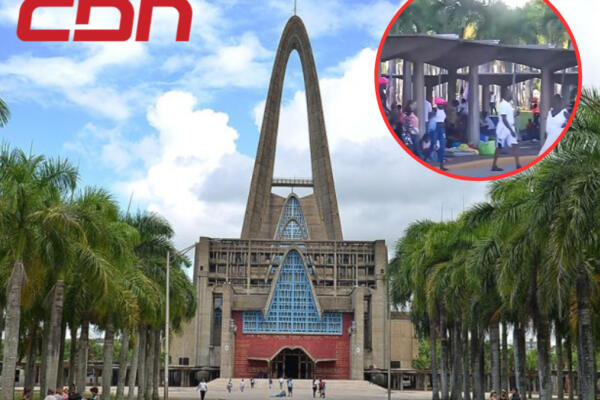 Feligreses amanecen en las afueras Basílica de la Basílica de Higüey. (Foto: externa).