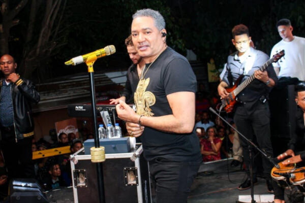 Frank Reyes durante su presentación en las patronales. Foto: Fuente externa 
