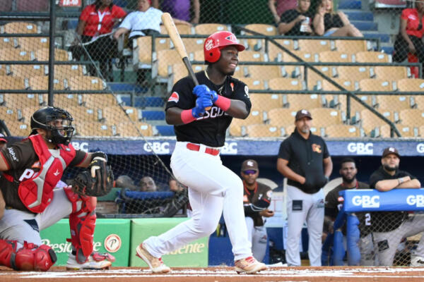 Leones logran valiosa victoria ante Gigantes 7-6 y siguen con vida