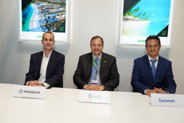 Ignacio Cea, Steven Puig Y Gabriel Glasberg, ATM Network Development Director de Euronet/ Fuente externa 