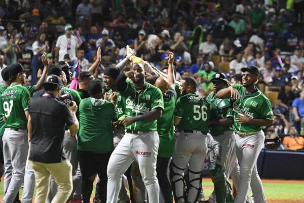 José Barrero conectó jonrón de dos vueltas en la parte alta del octavo episodio para romper un empate a dos carreras.