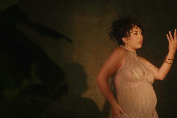 La cantante Kali Uchis embarazada. Foto: Fuente externa. 