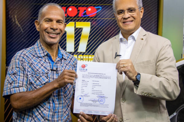 Julio Cesar Guzmán Cruz, ganador de 17 millones de pesos de LEIDSA. Foto: fuente CDN Digital.