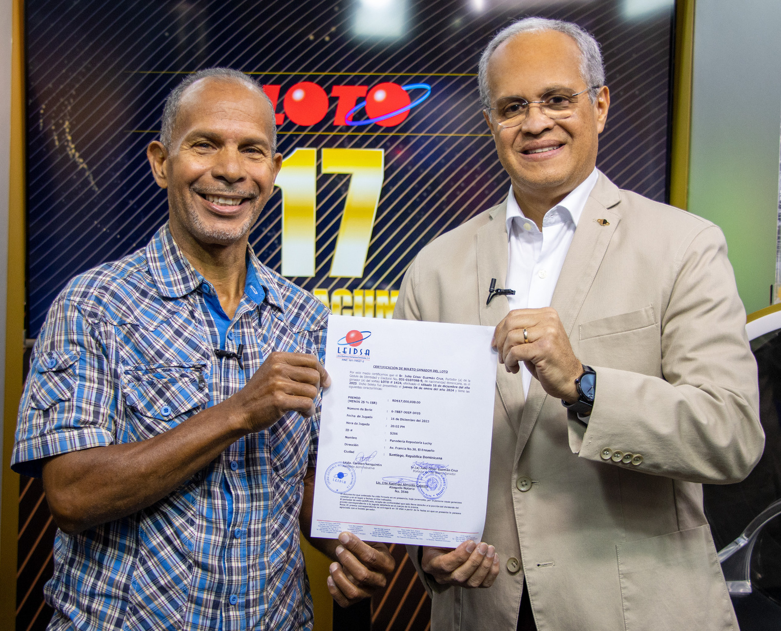 Julio Cesar Guzmán Cruz, ganador de 17 millones de pesos de LEIDSA. Foto: fuente CDN Digital.