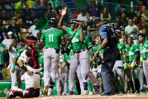 Estrellas superan 3-0 a los Leones y logran 4to. triunfo en línea 