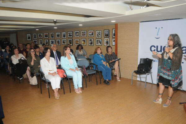 La investigadora Tahira Vargas presenta la investigacion.