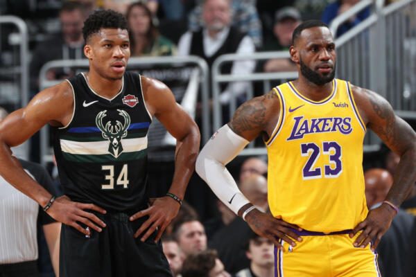 LeBron James, jugador de baloncesto estadounidense y  Giannis Antetokounmpo, baloncestista greco-nigeriano. FOTO: Fuente externa