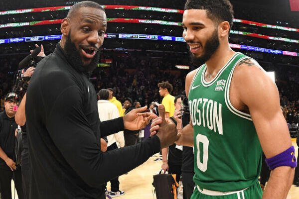 LeBron y Tatum protagonizan serie de la NBA FOTO (fuente externa)