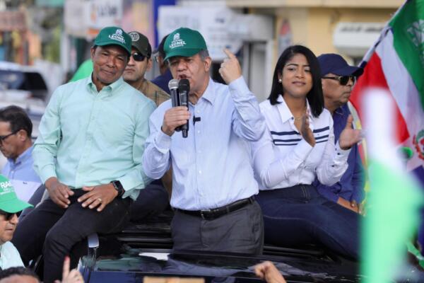 Leonel Fernández, en  el acto de presentación de candidatos municipales. (Foto: Fuente externa).