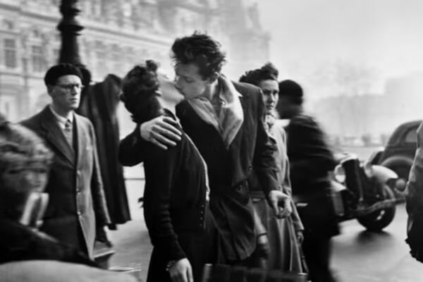 Estra es la fotografía del beso por Robert Doisneau. Foto: Fuente externa 