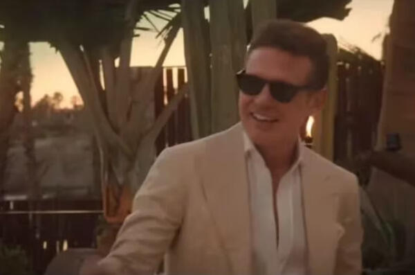 Foto de Luis Miguel en campaña publicitaría. / Fuente externa. 