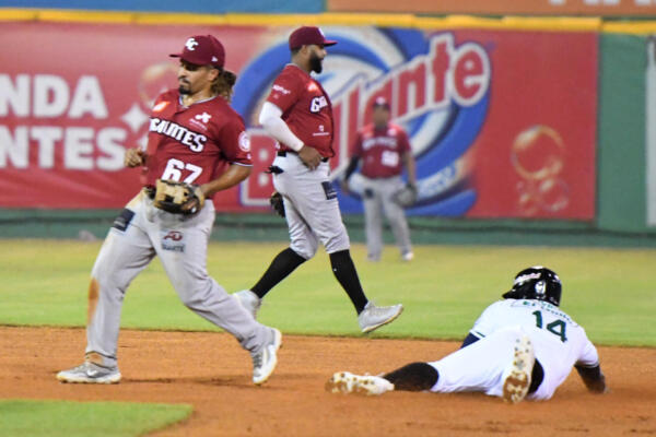 Gigantes propinan segunda derrota en línea a las Estrellas 4-1