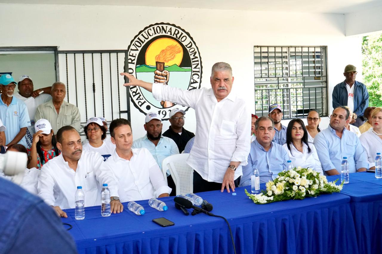 Miguel Vargas Maldonado encabezó un recorrido en Puerto Plata. (Foto: Fuente externa)