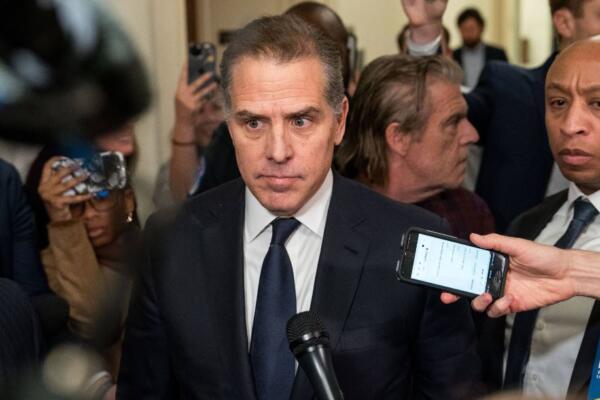 Momento en que Hunter Biden aparece por sorpresa en el Congreso antes de ser acusado de desacato (Foto: agencias)