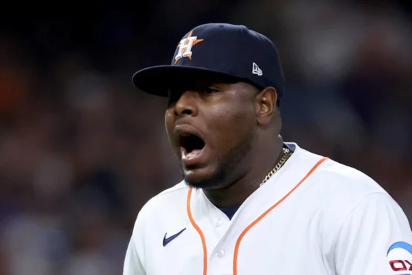 Héctor Neris acuerda con los Cachorros de Chicago