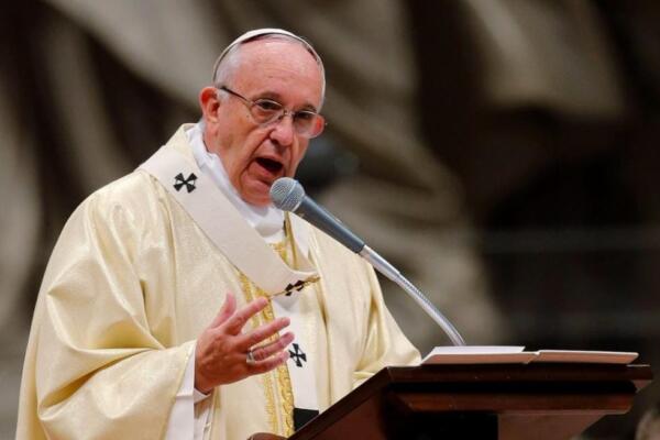 El papa Francisco realiza una oración por las victimas del terremoto en Japón. Fuente: externa.