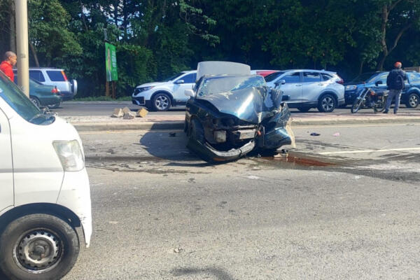 Imagen del incidente acontecido en la avenida Jacobo Majluta. Foto: Fuente externa