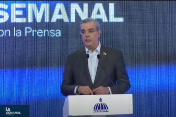 El presidente de la República Dominicana, Luis Abinader, durante su encuentro la Semanal. Foto: Fuente externa