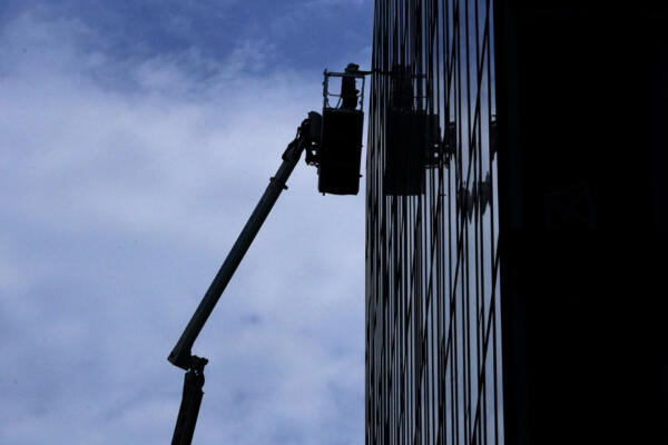 Un trabajador en la Ciudad de New York. Foto: fuente externa.