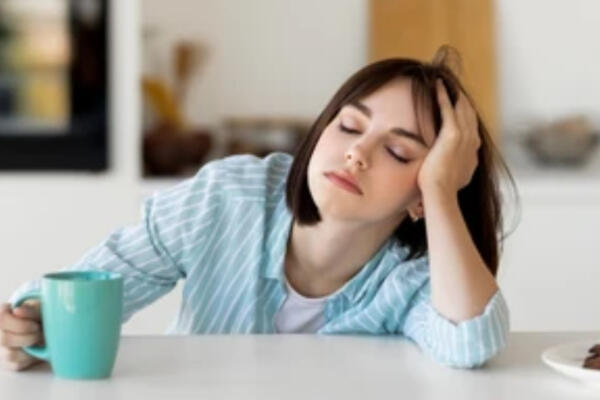 Una persona con sueño durante el día. Foto: fuente externa. 