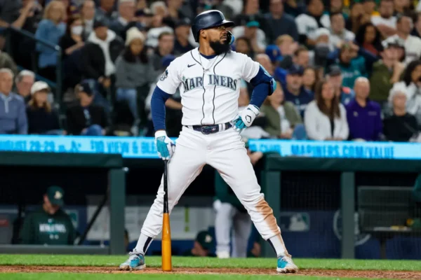 Los Dodgers de Los Ángeles buscaban un lanzador que batee bien frente a zurdos, Teoscar Hernández tuvo un OPS de .887 la temporada pasada.