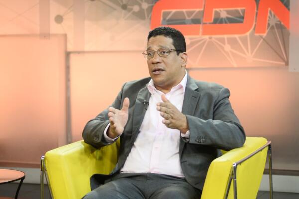 Carlos Pimentel, director de Compras y Contrataciones Públicas. Foto: fuente CDN Digital.