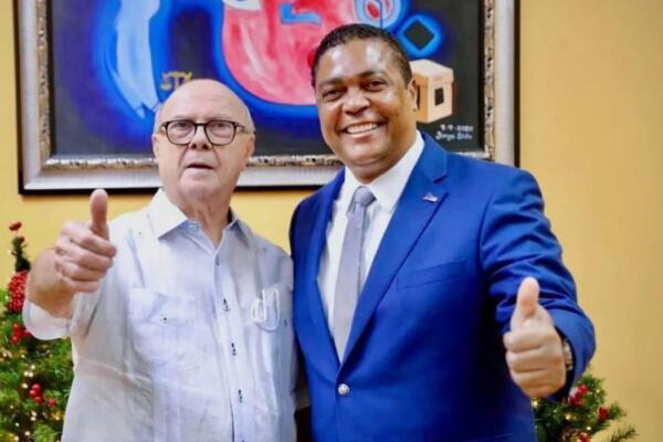 Víctor D’Aza junto a Hipólito Mejía encabezará marcha caravana del PRM. (Foto: Fuente externa).