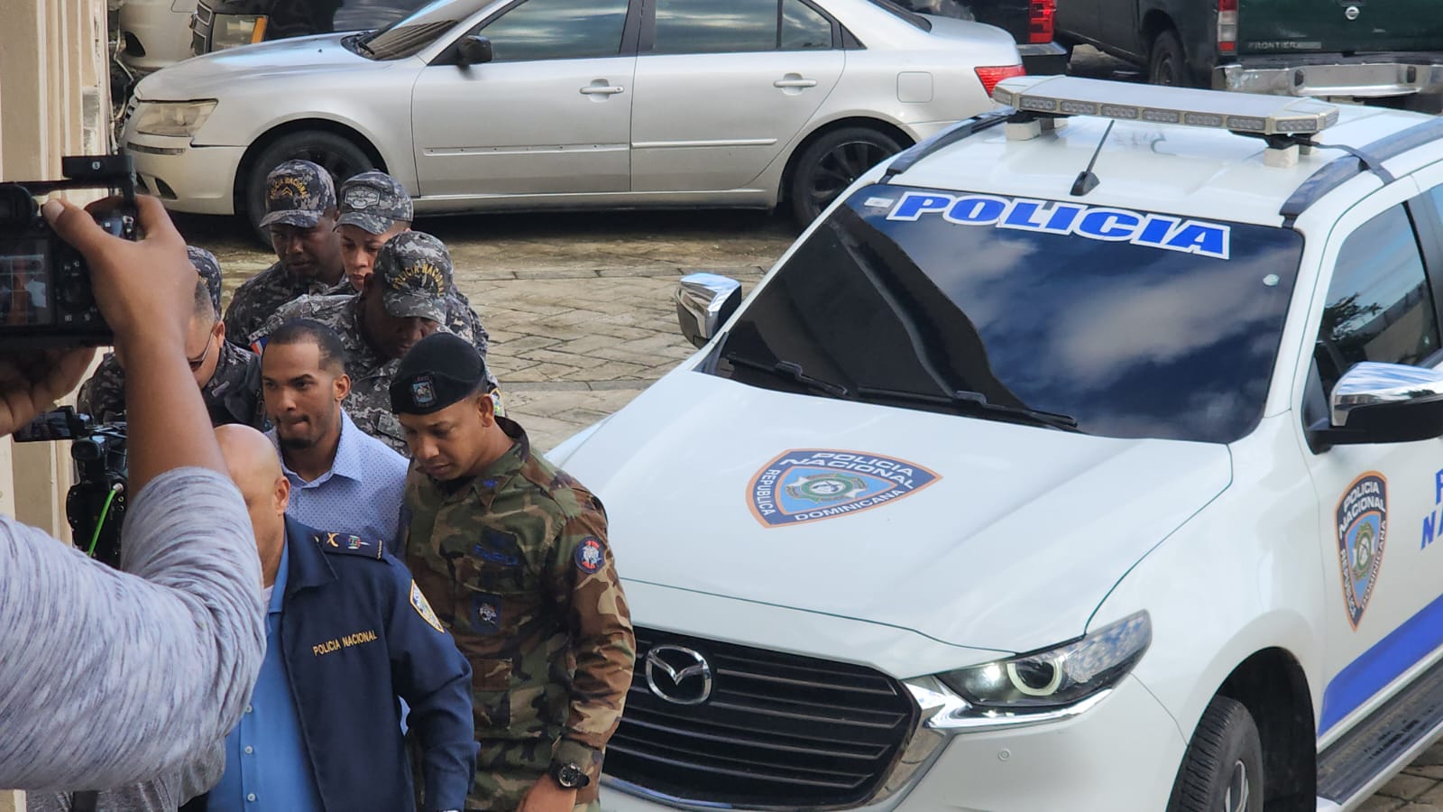 Wander Franco y madre adolescente llegan a tribunal conocerá coerción
