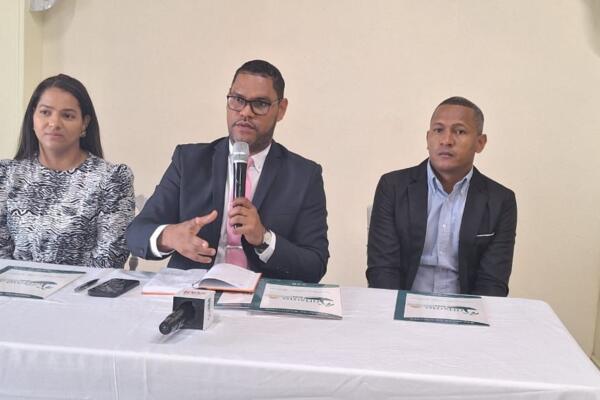 Kelvin Faña, durante la rueda de prensa donde ofrece detalles de  Expo Turismo y Atracciones 2024. (Foto: Fuente Externa)