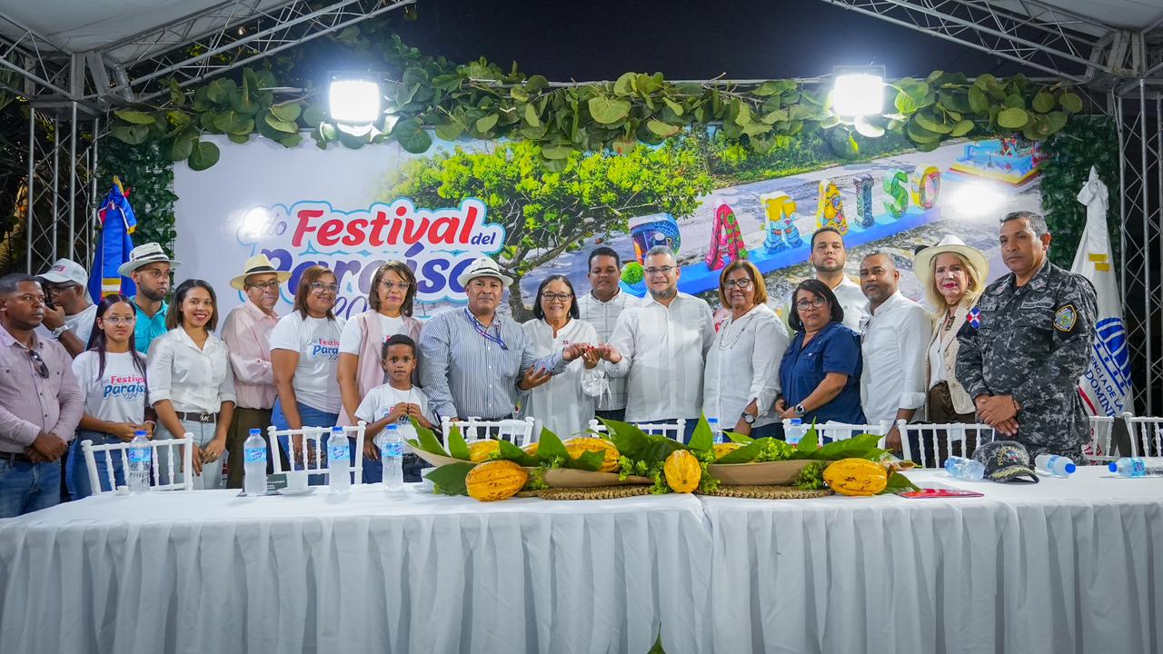 Ayuntamiento entre reconocimiento a Hecmilio Galvan.